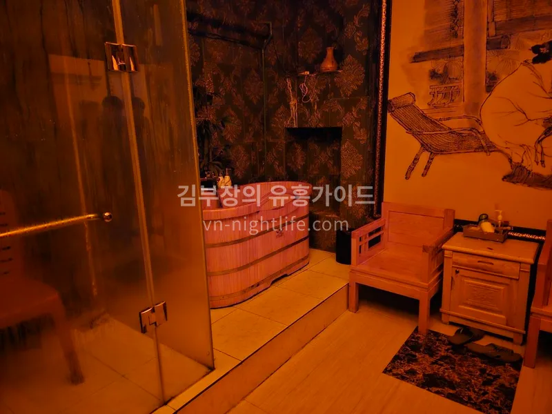 달랏 화러우 마사지 나무 욕조가 있는 룸