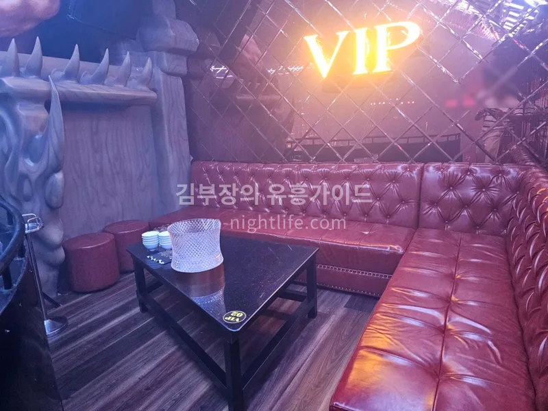 달랏 모나코 클럽 VIP 부스 가죽 소파