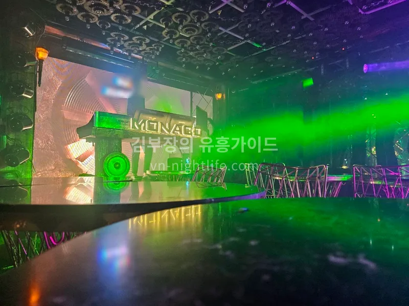 달랏 모나코 클럽 라운지 MONACO DJ 부스와 레이저 조명