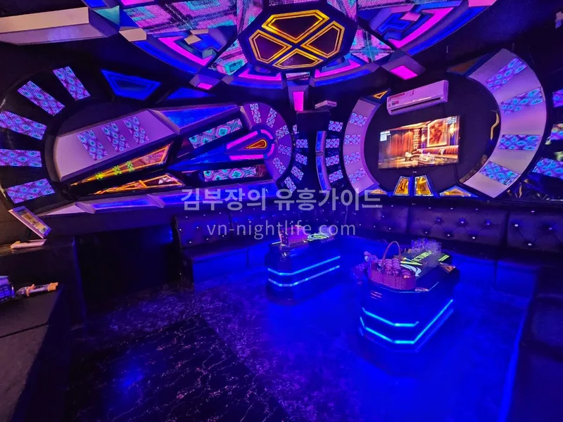 달랏 빅토리 가라오케 블루 조명 대형 룸
